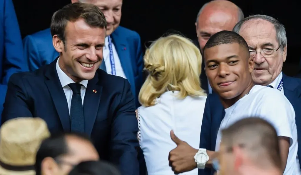 Macron y Mbappé durante un acto de la selección de Francia: IMAGO