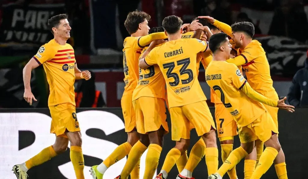 Barcelona festeja su victoria en París durante la ida: IMAGO