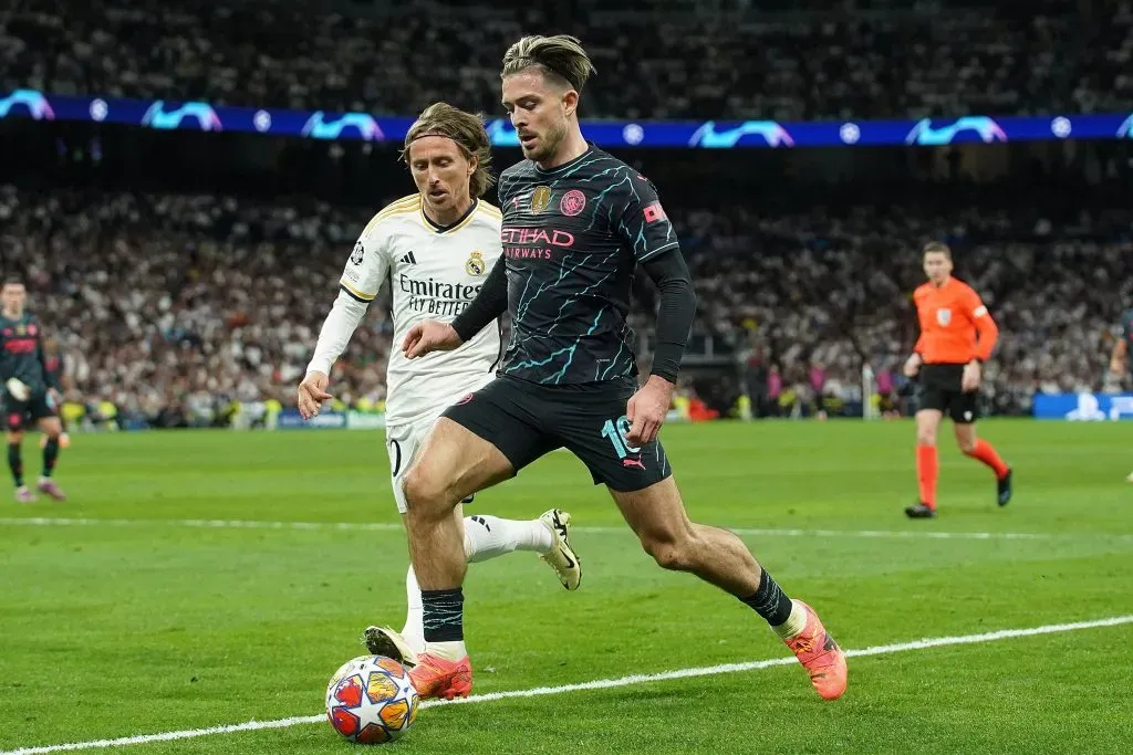 Luka Modric y Jack Grealish en la ida de los Cuartos de Final de la UEFA Champions League 2023/2024.