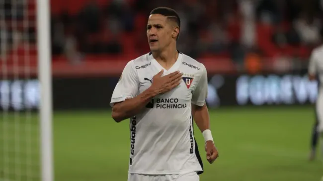 Álex Arce lleva él solo más goles que seis clubes de LigaPro. Foto: API.