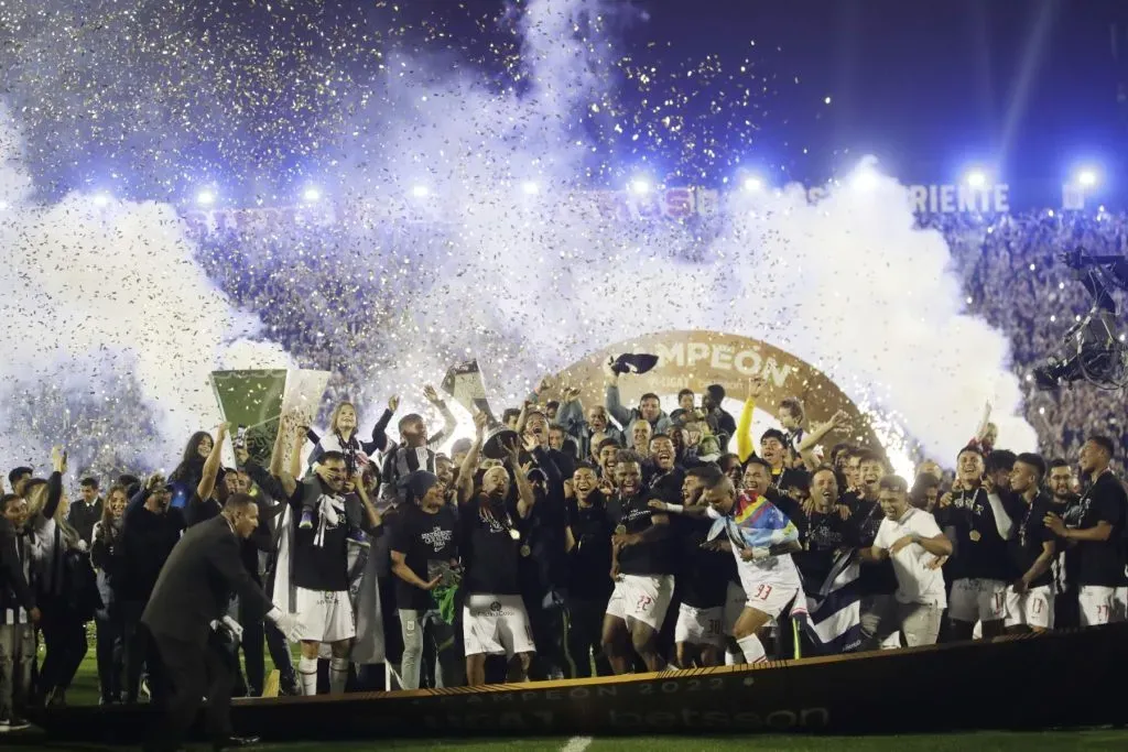 Cristian Benavente en celebración con Alianza Lima. (Foto: Andina).