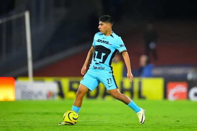 Quispe jugando para Pumas. (Foto: IMAGO)