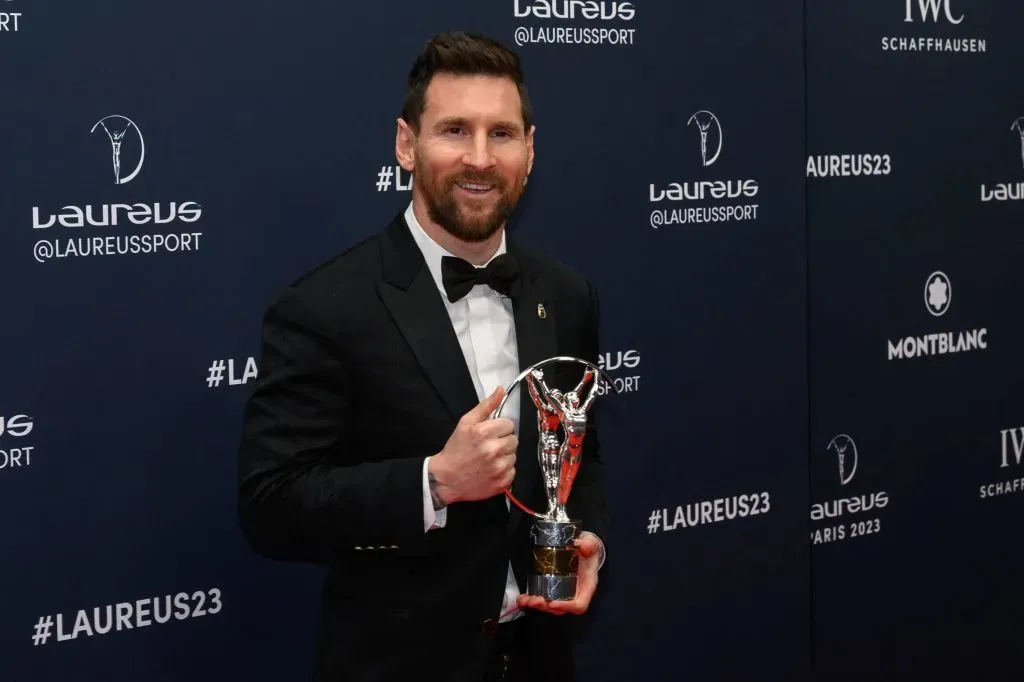Lionel Messi con el Premio Laureus a Mejor Deportista del 2022.
