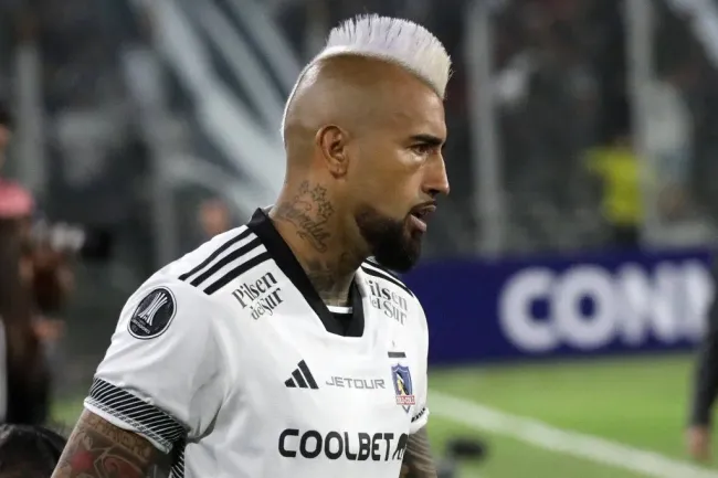 Arturo Vidal jugando para Colo Colo. (Foto: IMAGO)