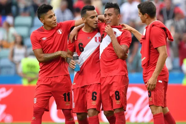 Cueva luego de fallar un penal con Perú. (Foto: IMAGO)