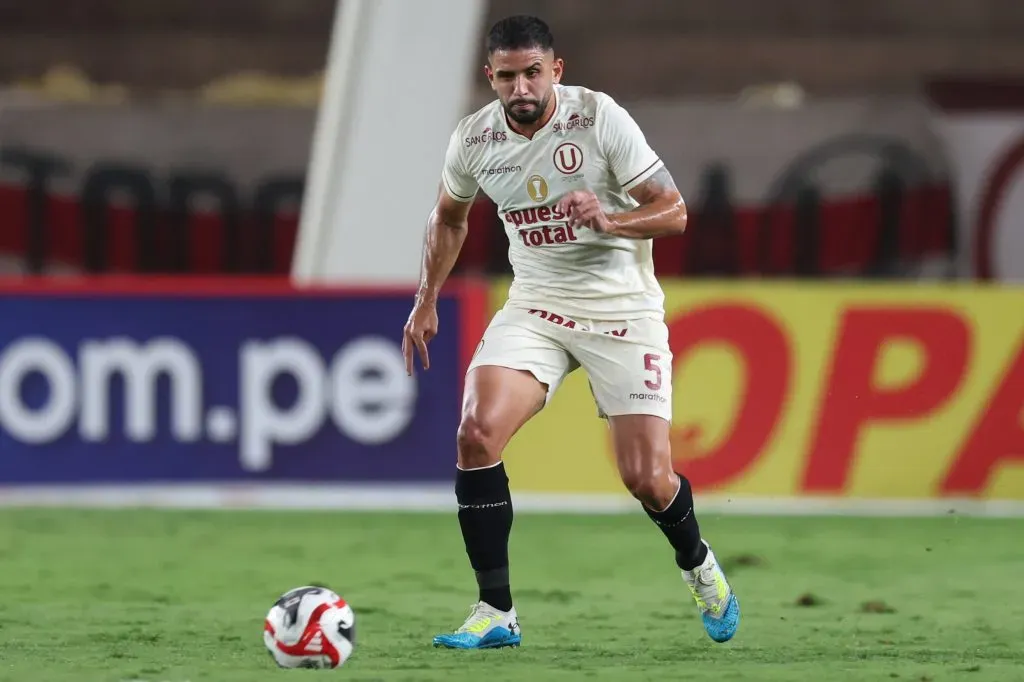 Matías Di Benedetto jugando en la Liga 1. (Foto: IMAGO).