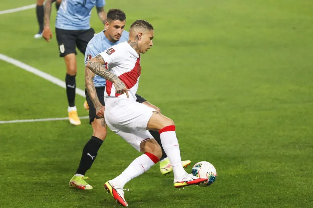 Paolo Guerrero jugando en la Selección Peruana. (Foto: IMAGO).