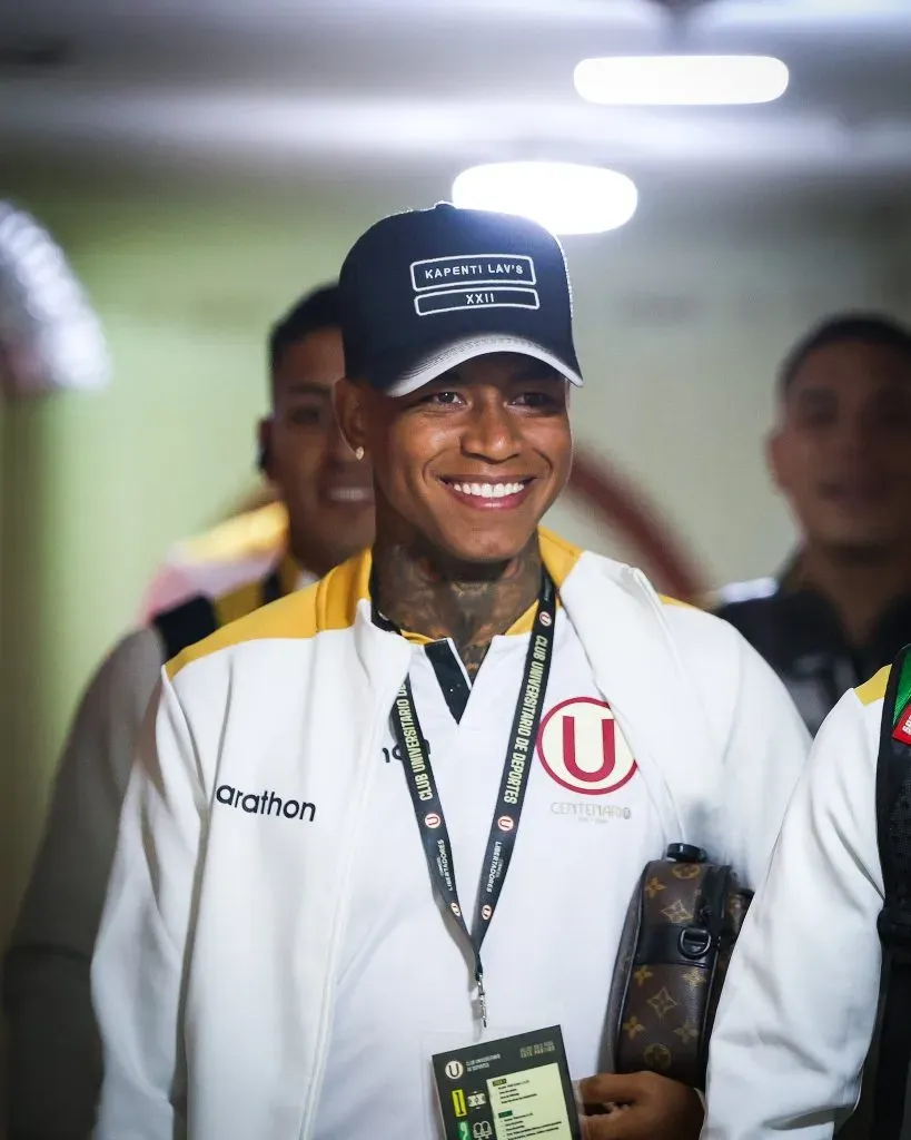 Andy Polo en la previa de un partido de Copa Libertadores. (Foto: Twitter).