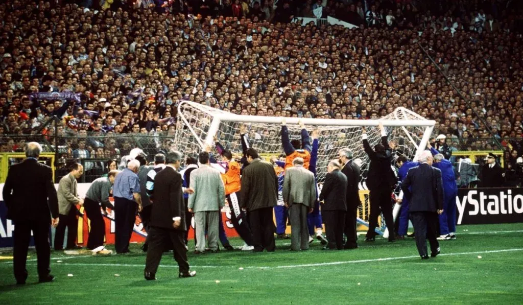 La portería del Bernabéu sufrió un curioso episodio ante Dortmund en 1998: IMAGO