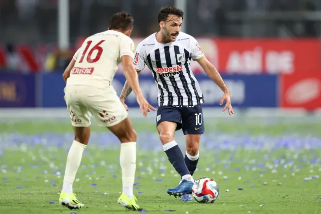 Sebastián Rodríguez jugando para Alianza Lima. (Foto: IMAGO)