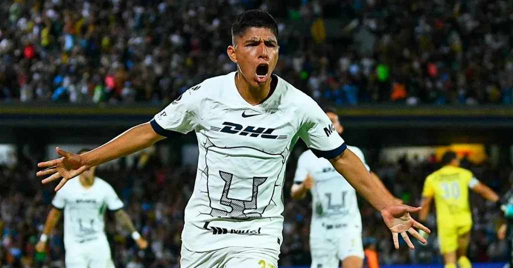 Quispe festejando un gol con Pumas. (Foto: IMAGO)