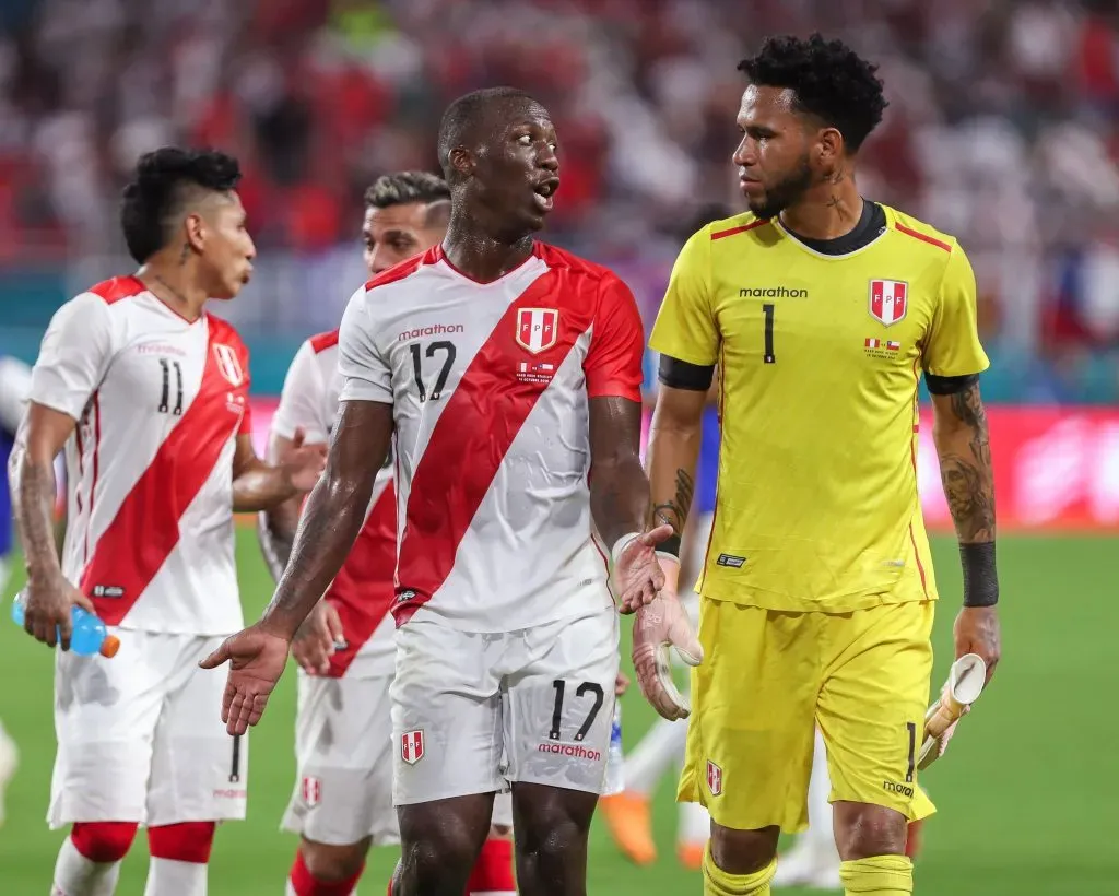 Luis Advíncula en la Selección Peruana. (Foto: IMAGO).