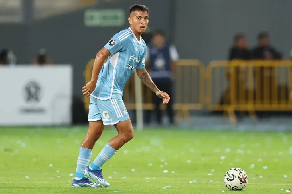 Martín Távara jugando para Sporting Cristal. (Foto: IMAGO)