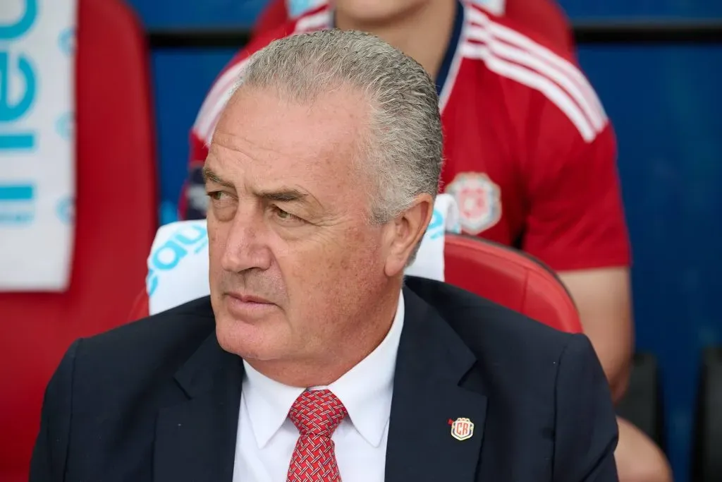 El argentino Alfaro dirigió 5 partidos en Costa Rica: 2 triunfos y 3 derrotas (IMAGO)