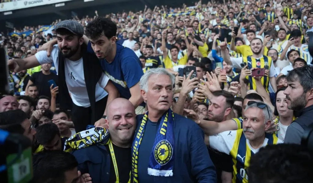 Locura en Estambul durante la presentación de Mourinho: IMAGO