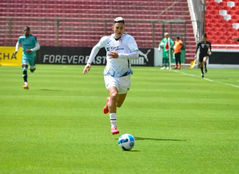 Parrales tuvo varios minutos con Liga de Quito en la pretemporada. (Foto: @LDU_Oficial)