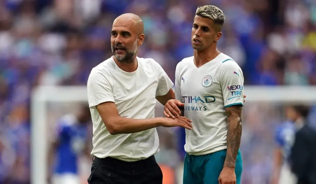 Joao Cancelo junto a Guardiola en sus tiempos por Manchester City: IMAGO