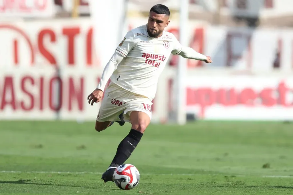 Rodrigo Ureña jugando en Universitario de Deportes. (Foto: IMAGO).