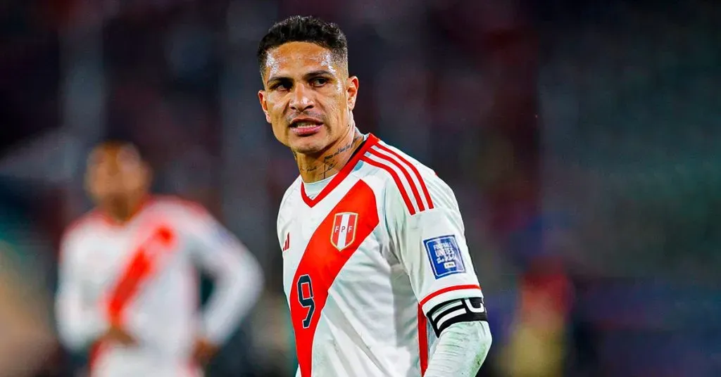 Paolo Guerrero jugando para Perú. (Foto: IMAGO)