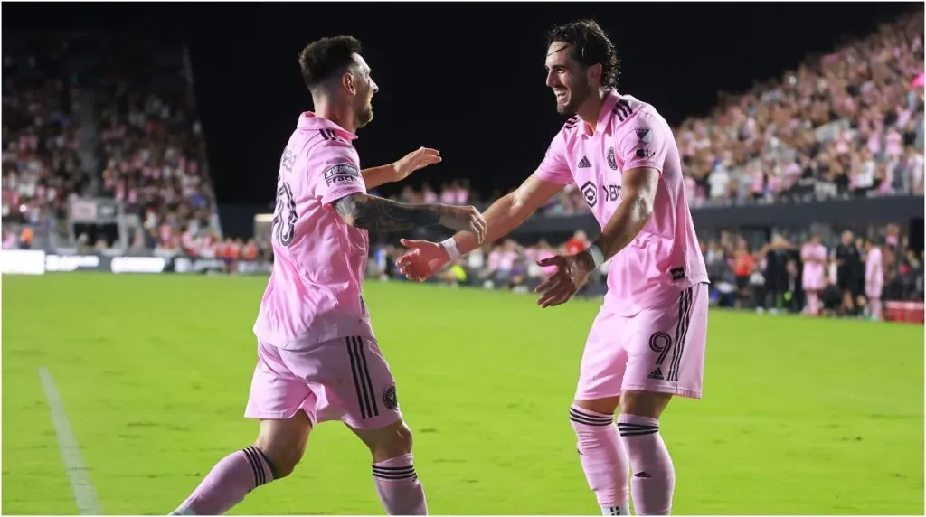 Leonardo Campana y Lionel Messi