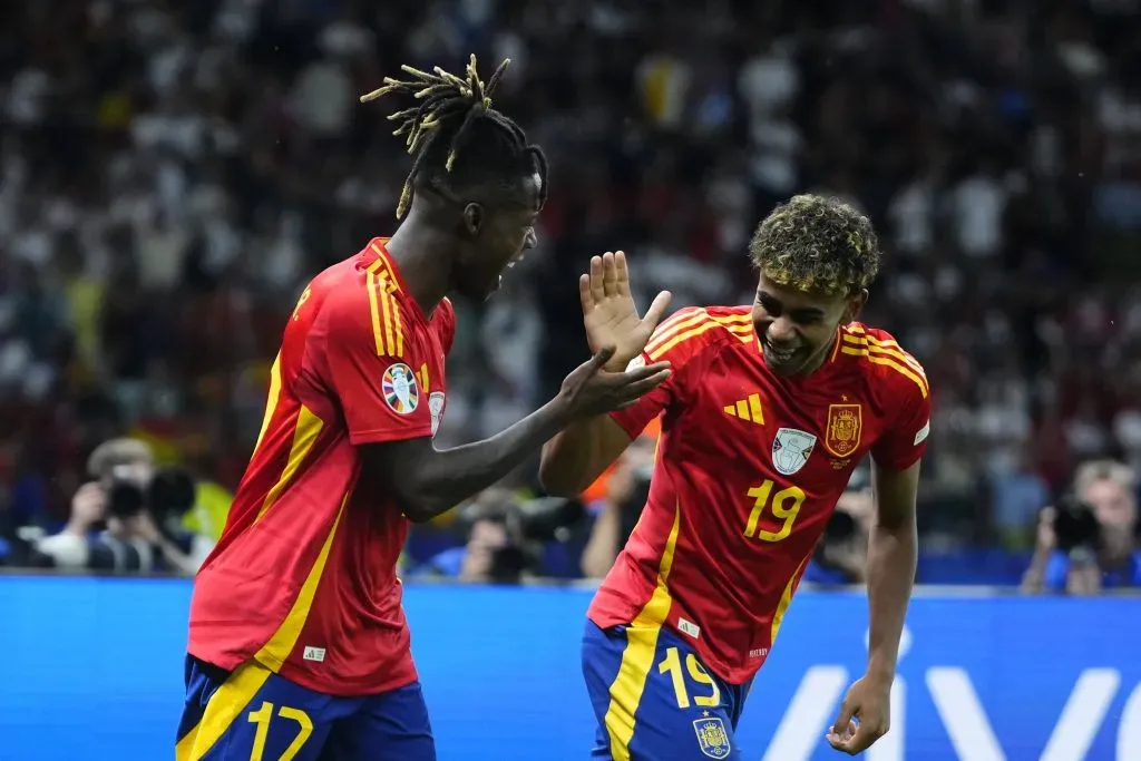 Nico Williams junto a Lamine Yamal en la Selección de España.