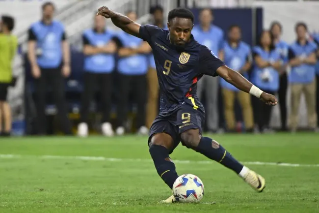 Yeboah Zamora fue uno de los puntos altos de Ecuador. (Foto: Imago)