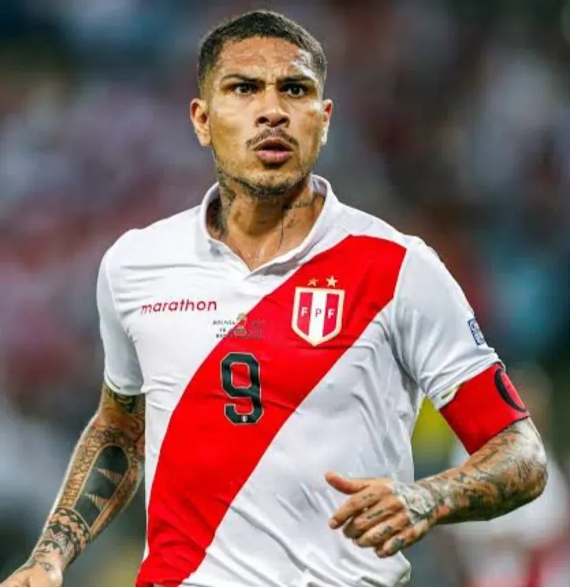Paolo Guerrero asombrado en la Selección Peruana. (Foto: Twitter).