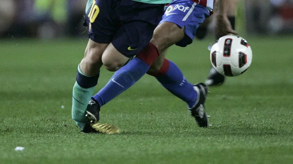 Así fue la entrada con la cual se puso en riesgo la carrera de Messi 14 años atrás: IMAGO