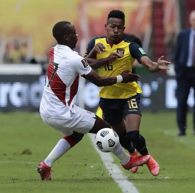 José Carabalí jugando contra Perú. (Foto: CONMEBOL).