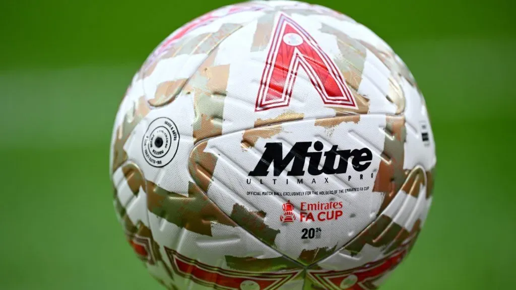 Guardiola criticó el diseño y efecto del balón de la FA Cup: GETTY