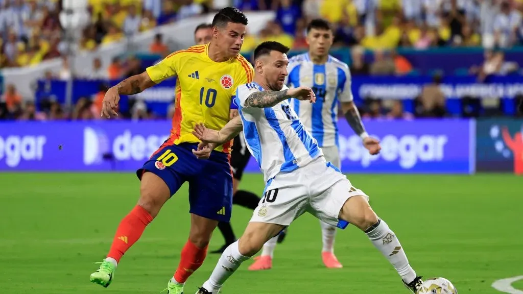 Messi y James se vieron las caras por última vez en la final de la Copa América: GETTY