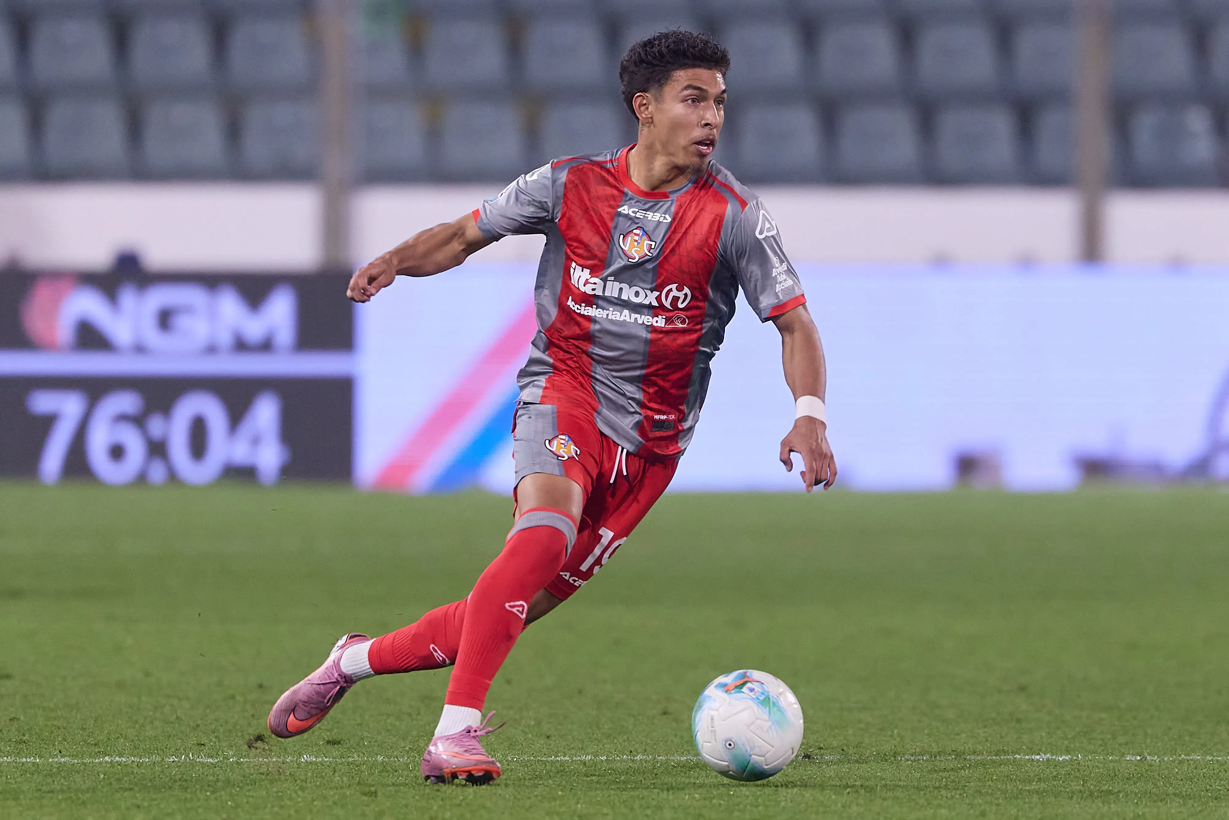 Sarmiento casi no ha jugado en Cremonese. (Foto: GettyImages)