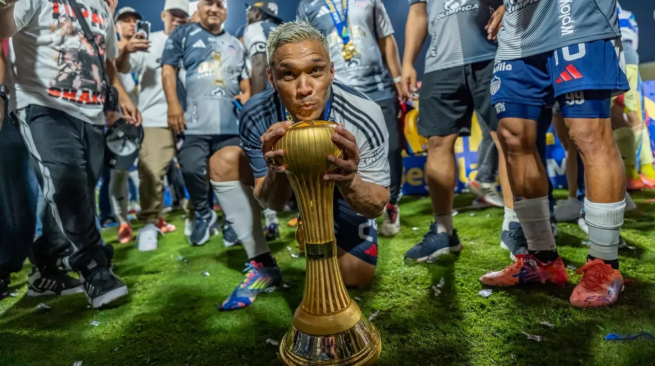 Teo Gutiérrez ganó su tercera liga con Junior. (Foto: Vizzor Image)