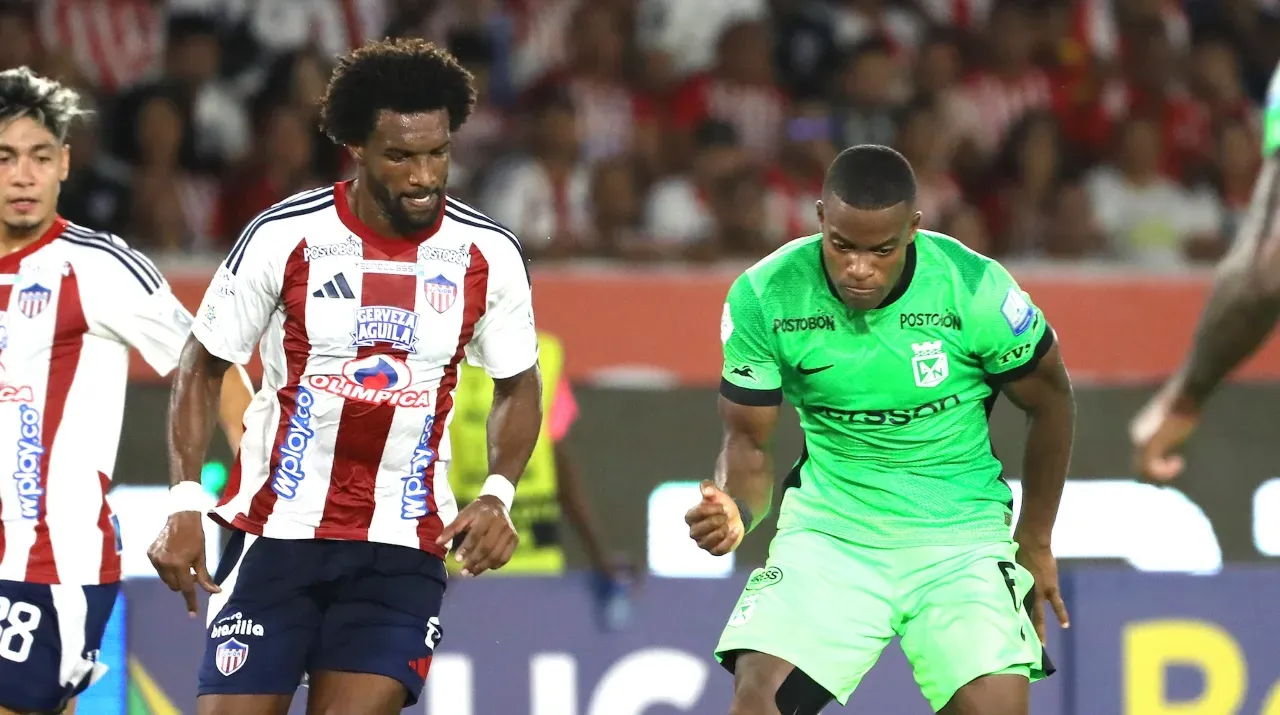 Didier Moreno y Andrés Román en Junior vs. Nacional. (Foto: Vizzor Image)