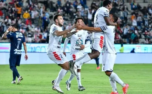 Pachuca trolleó a Chivas. Imago7.