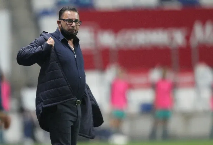 Antonio Mohamed sigue libre