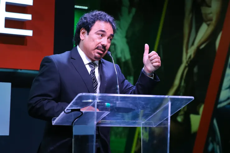 Hugo Sánchez busca club