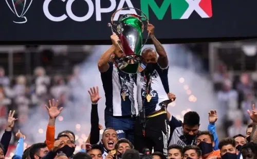 Nico Sánchez levanta la Copa MX con Dorlan Pabón (Imago 7)