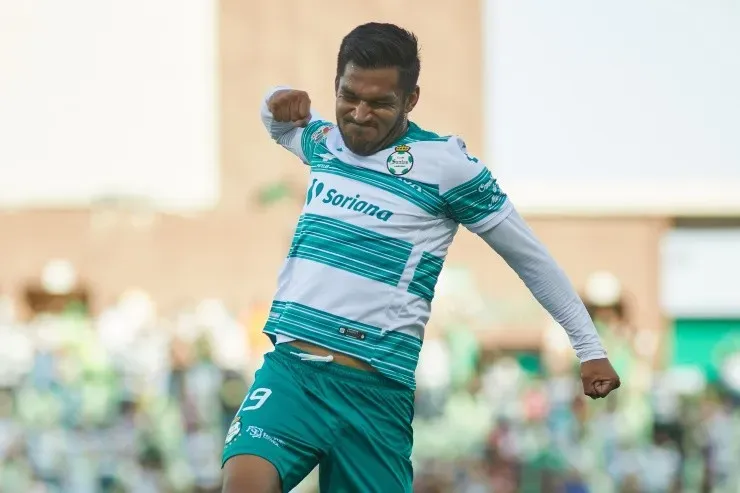 Eduardo Aguirre en Santos