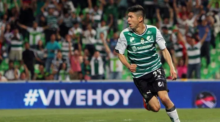 Oribe Peralta, ex goleador de Santos.