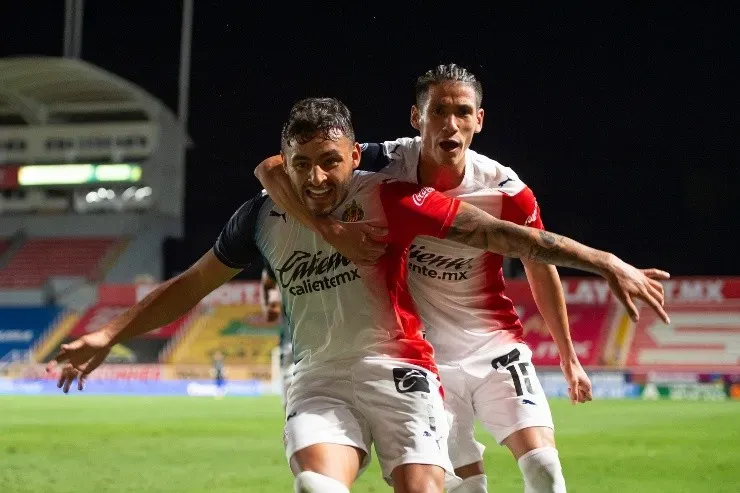 Alexis Vega y Uriel Antuna.