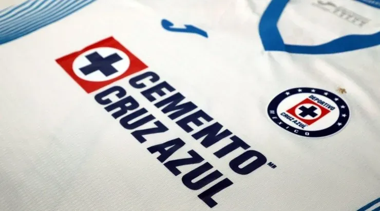 Nueva playera de Cruz Azul alternativa. (@CruzAzul)
