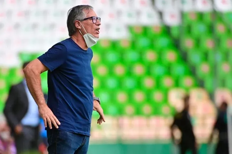 Ariel Holan en León