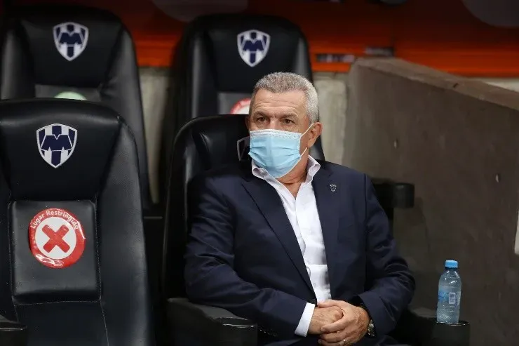 Javier Aguirre envía recadito a César Montes. JAM Media.