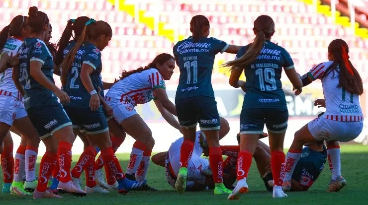 Bronca entre Necaxa y Puebla Femenil. (Imago 7)