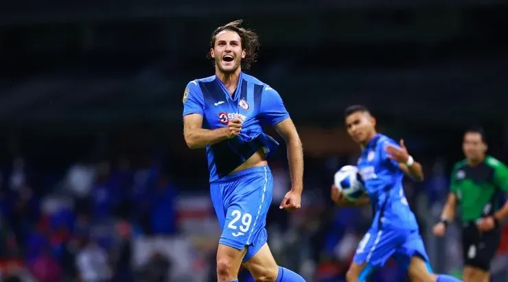 Santi Giménez gana más y más protagonismo. (Imago 7)