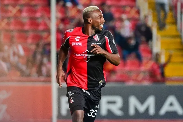 Julián Quiñones en Atlas