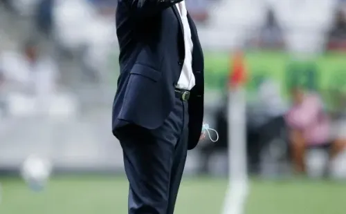 Vasco Aguirre, optimista tras el triunfo vs. Santos (Imago 7)