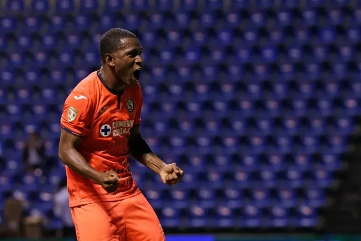 Bryan Angulo en Cruz Azul