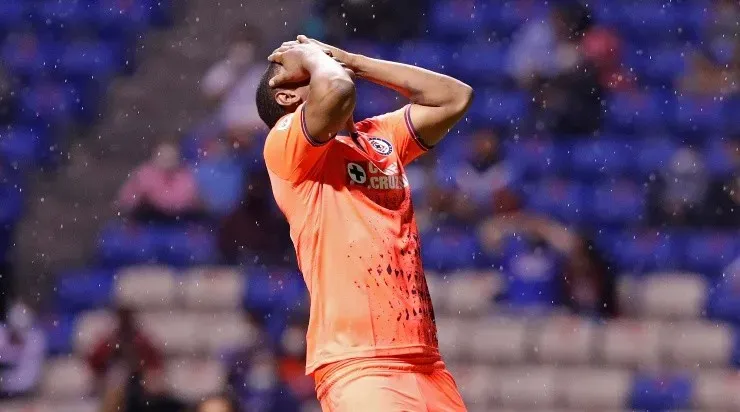 Yotún vio la roja ante Puebla.(Imago 7)